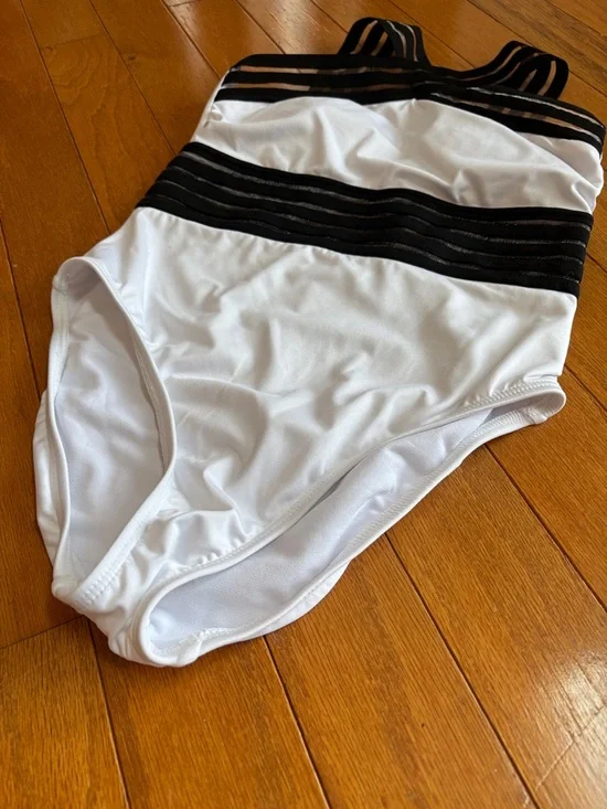 Kenneth Cole New York White and Black Striped One-Piece Swimsuit 🤍size Small - Picture 4 of 11